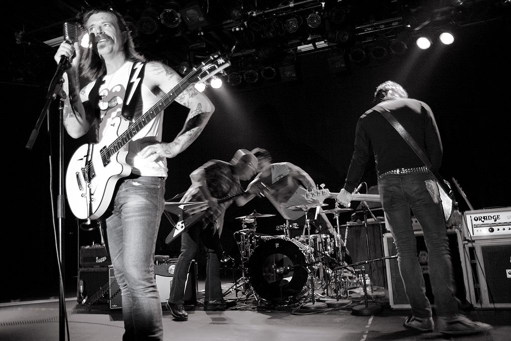 1024px-Eagles_of_Death_Metal_on_stage_at_the_Commodore_Ballroom_July_20th_2009